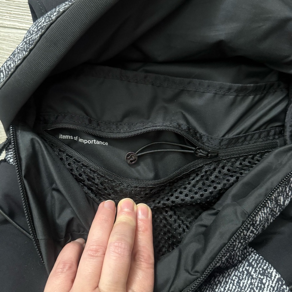 Lululemon Black and Light Gray Hiking Backpack - Picture 8 of 15
